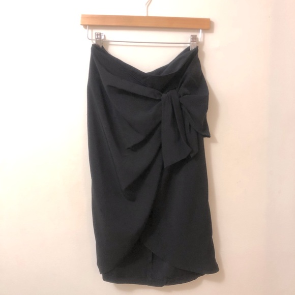 Dynamite Black Knot-Front Skirt - Picture 2 of 4